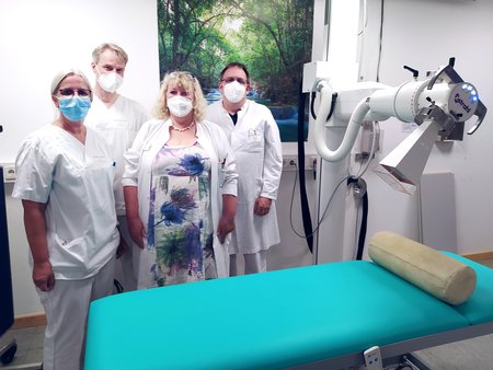 Team Radio-Onkologie Offenburg-Kehl mit Orthovolt-Gerät